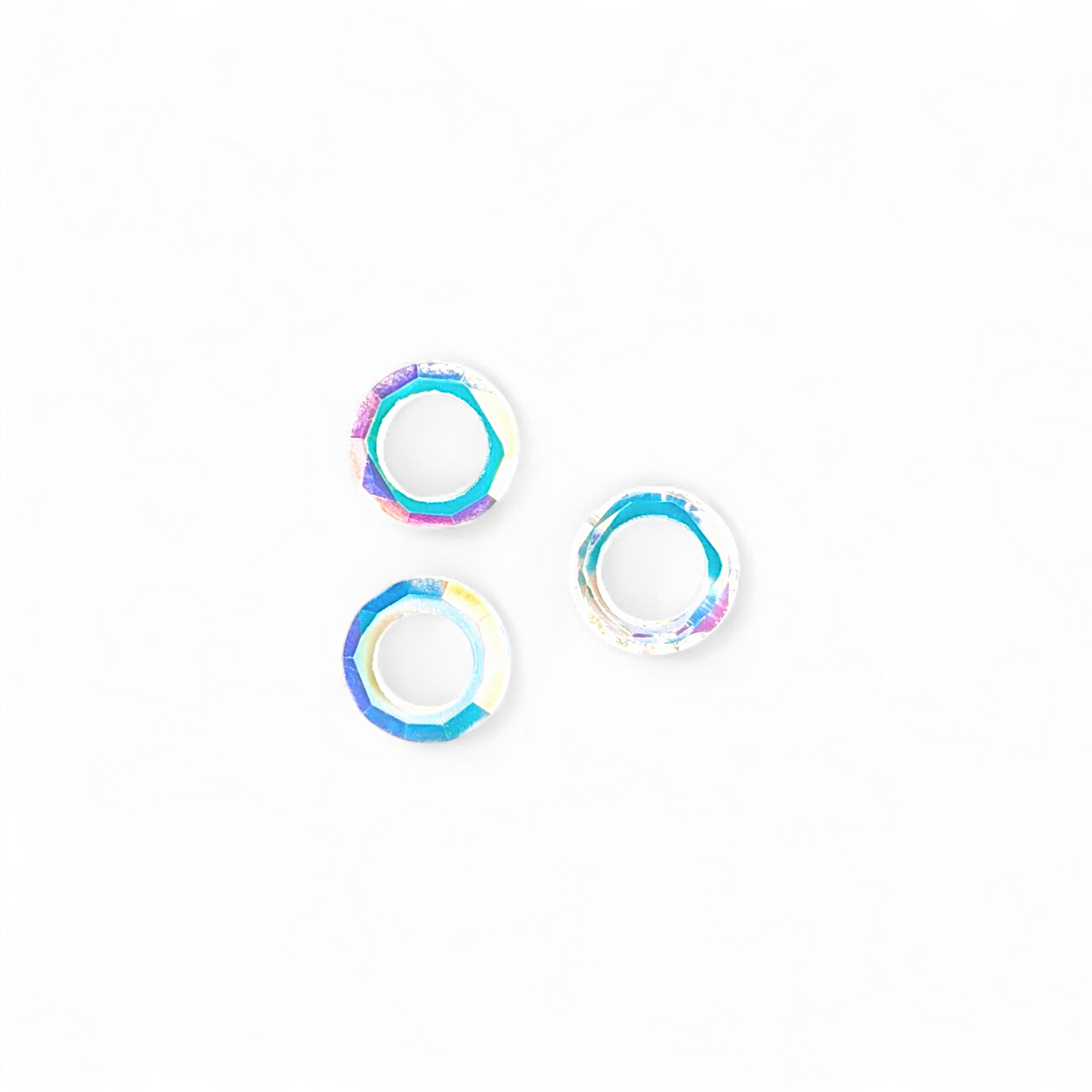 Anneau de verre facetté