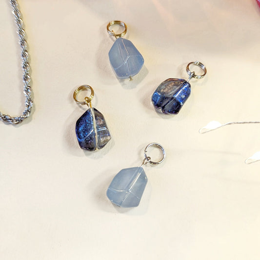 Perle Asymétrique en verre Bleue